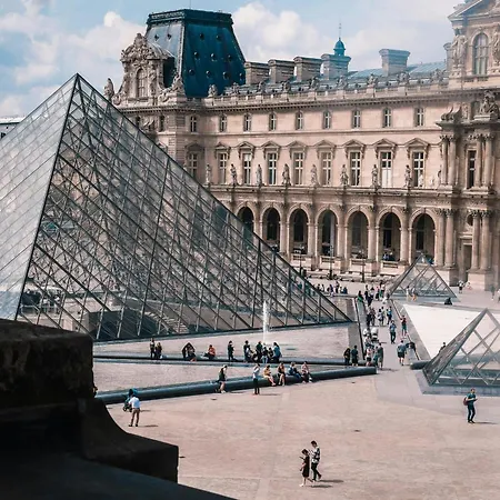 Near The Louvre In The Historic Center Of Apartmán
